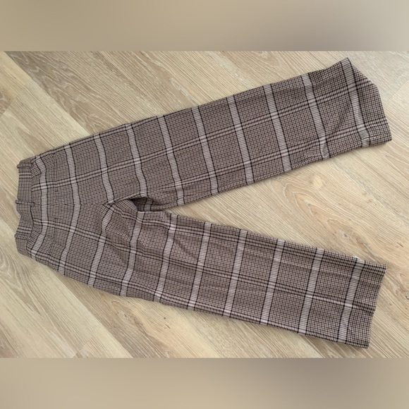 Aritzia Effortless Trouser - Picture 3 of 3